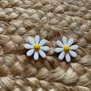 New Acrylic Daisy Earrings